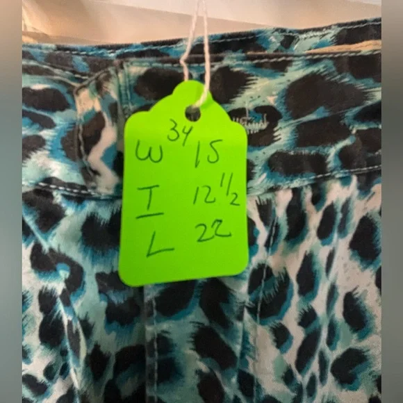 Leopard Print Shorts-Size 34 - Picture 4 of 6
